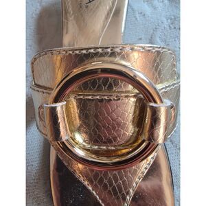 Title: SBICCA Gold Metallic Croc Embossed Ring Thong Sandals Size 6M
